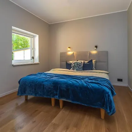 Modern With Sauna & Hot Tub וילה