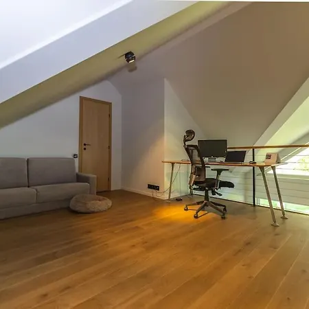 Modern With Sauna & Hot Tub וילה