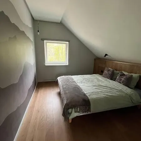 Modern With Sauna & Hot Tub וילה