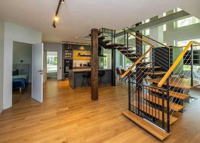 Modern With Sauna & Hot Tub Villa *