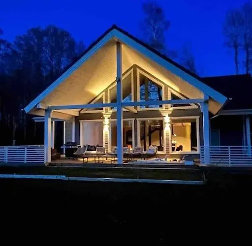 Modern With Sauna & Hot Tub Villa *