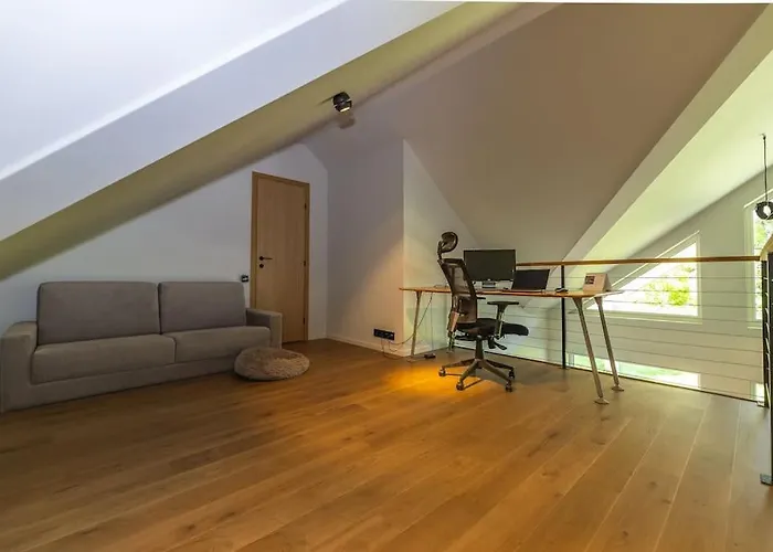 Modern With Sauna & Hot Tub Villa